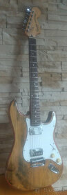 Fender Squier Standard Fat Stratocaster. - 2