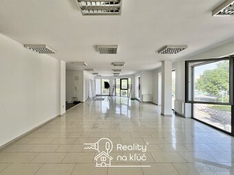 Na prenájom obchodný priestor na Podzámskej ul. pri tržnici - 2