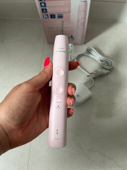 Philips Sonicare 4500 HX6836/24 - 2