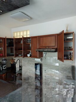 Predam vrchne skrinky z kuchynskej linky. - 2