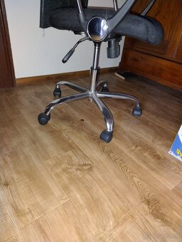 Predám kancelársku stoličku - 2