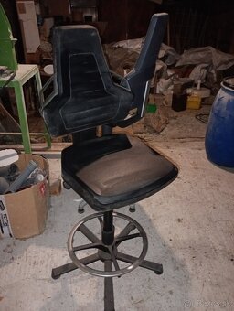 Pracovné výškovo nastaviteľné stoličky - 2