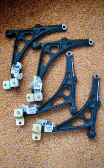 Predám náhradné diely na Peugeot 405 - 2