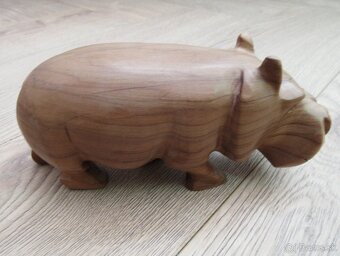 drevenú soška hrocha - 2