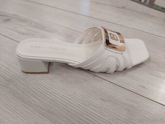 Elegantné biele šľapky v.41 - 2