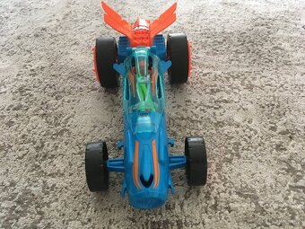 auto s gumičkovým pohonom - 2
