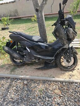 Yamaha N-Max - 2
