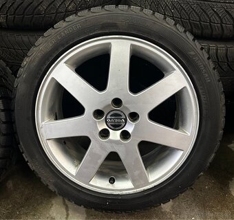 5x108 R17 7J ET52,5 Volvo + 225/45 R17 zimné - 2