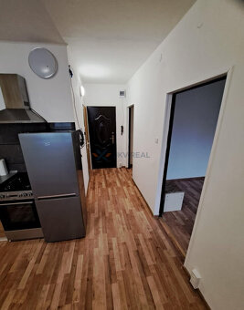 Svetlý 1 izbový zrekonštruovaný byt s balkónom - 2