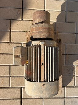 Ponúkam na predaj motor 380V - 2