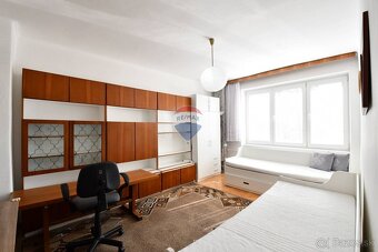 REZERVOVANÉ PREDAJ, Slnečný 2-izbový tehlový byt v centr - 2