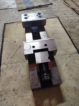 Strojový zverák - 2