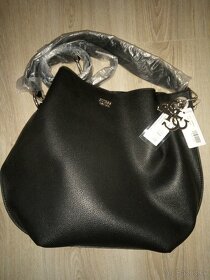 Predam ciernu kabelku Guess - 2