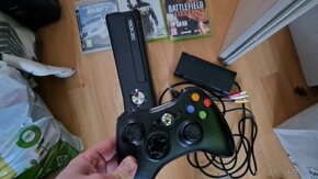 Xbox 360 + joypad + káble + hry - 2