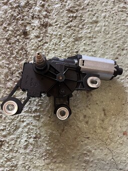 Motor zadných stieračov Audi Q7, rok 2009 - 2