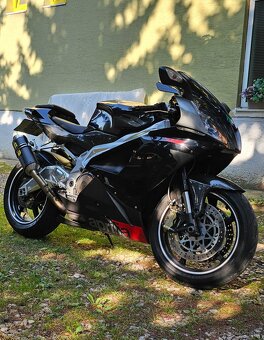 Aprilia RSV 1000 R - 2