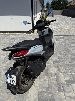 Predám úplne nový skúter Piaggio Beverly 400 S nájazd 70km - 2
