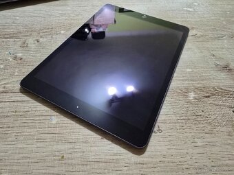 Ipad 7 128gb plnefunkcny v super stave ma len velmi jemne zn - 2