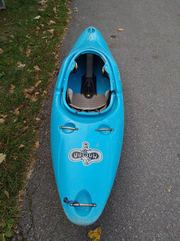 Predám kajak Dagger MAMBA 8.0 s pádlom - 2