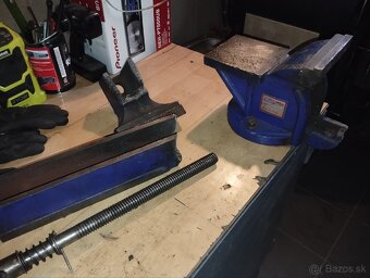 Predám poškodený zverák Sealey - 2