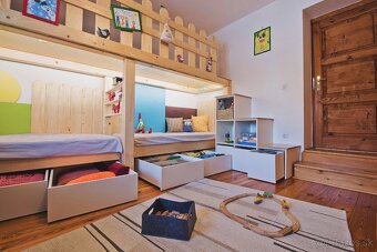 Policova skrinka - schody - 2