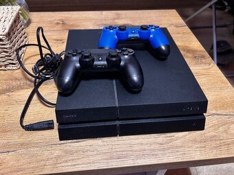 Predám Sony PlayStation 4 Fat 500 GB + 2 ovládače - 2
