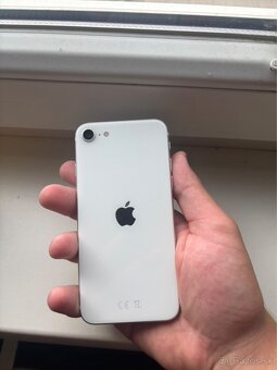 iPhone se 2020 biele ND - 2