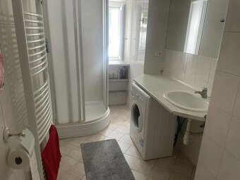 Prenajmeme kompletne zrekonštruovaný 3-izbový byt, Ružinov,  - 2