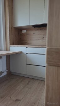 Vstavané skrine,kuchynské linky,obývacie steny - 2