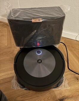 Robotický vysavač + mop iRobot Roomba Combo j7+ - 2