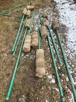 Železné stĺpy k plotu-pevne,ťažké - 2