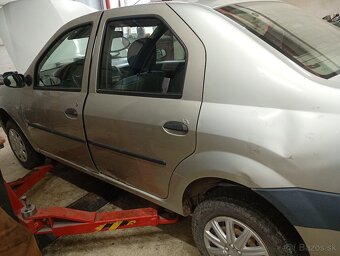 Predám daciu Logan 1.4 s poškodeným motorom - 2