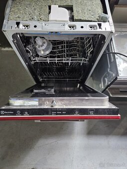 Vstavana umyvacka Electrolux 45cm 2 rocna - AKTUALNE - 2