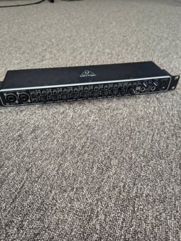 Behringer UMC1820 zvukova karta - 2