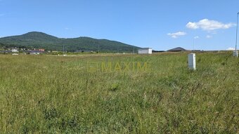 Stavebný pozemok 681 m2 v Štitároch - 2