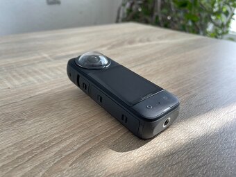 INSTA 360 x3 - 2