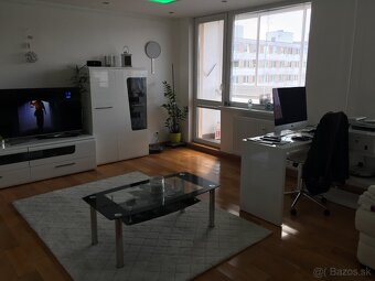 Košce dám do nájmu veľkú prechodnú izbu v centre študentke - 2