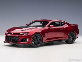 Mercedes-Benz G500 4×4² a Chevrolet Camaro ZL1 - 1:18 AUTO - 2