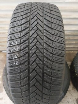Bridgestone zimné 245/45/R20 - 2