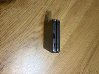 Samsung Galaxy Z Flip4 - 2