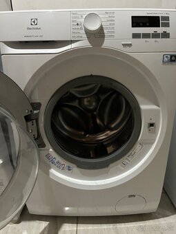 Predám 8 kg práčku Electrolux EW6F528SC - 2