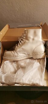 Dr. Martens MONO White "46" čítaj inzerat - 2