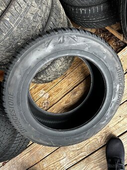 Predám 1ks zimná pneumatika bridgestone 215/55 r16 - 2