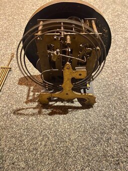 Strojček zo starožitnych hodín - 2