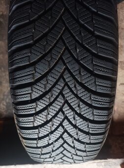 Predám 1 kus zimnú pneu r15 - 2