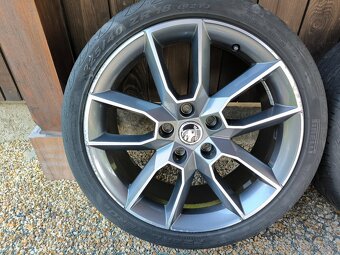 Škoda Gemini Octavia RS 225/40 R18 - 2