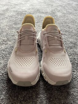 On Running, model Cloud 6 Push, velikost 39 - 2