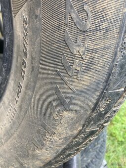 235/75R15 - 2