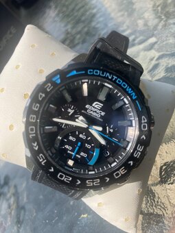 Predám hodiny CASIO EFS-S550 - 2