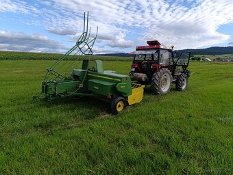 Predám balikovac John Deere 336A - 2